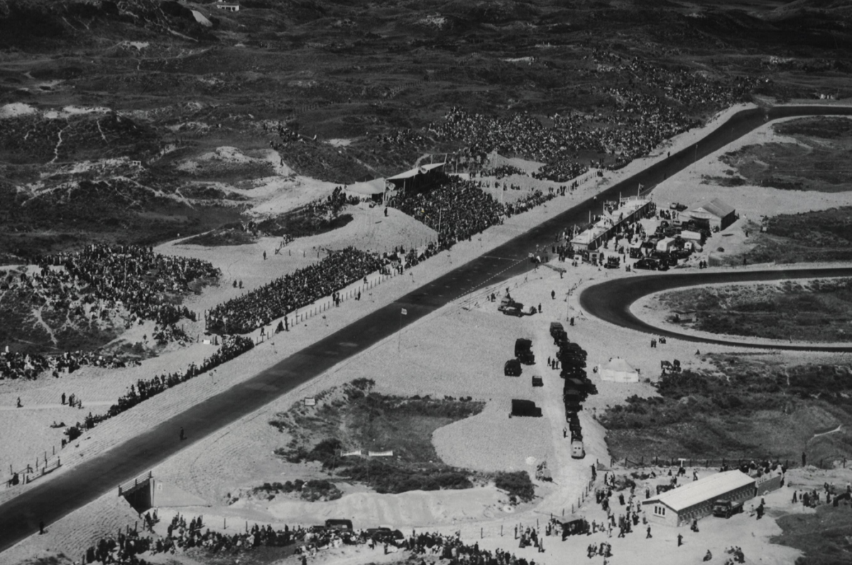 7 augustus 1948: de eerste racedag op Circuit Zandvoort trekt veel bezoekers.