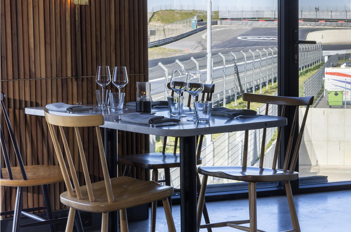 Bernies Bar Kitchen CM com Circuit Zandvoort Chris Schotanus Zonder Tabaksreclame 0001 2