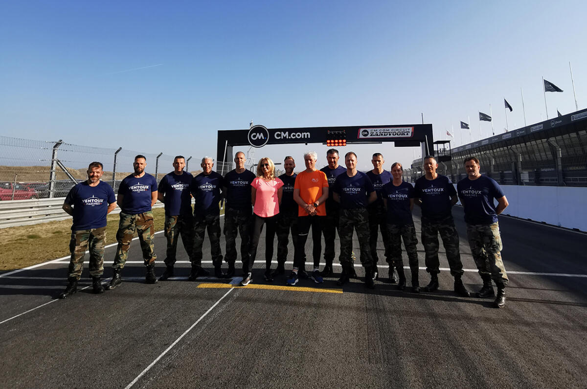 OUD-MARINIERS TRAINEN MET NATASJA FROGER OP CM.COM CIRCUIT ZANDVOORT TER VOORBEREIDING OP JUBILEUMEDITIE TOUR DU ALS